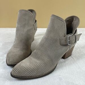 Dolce Vita Perforated Suede Leather Ankle Boots, Western Rodeo, Beige Size 9.5